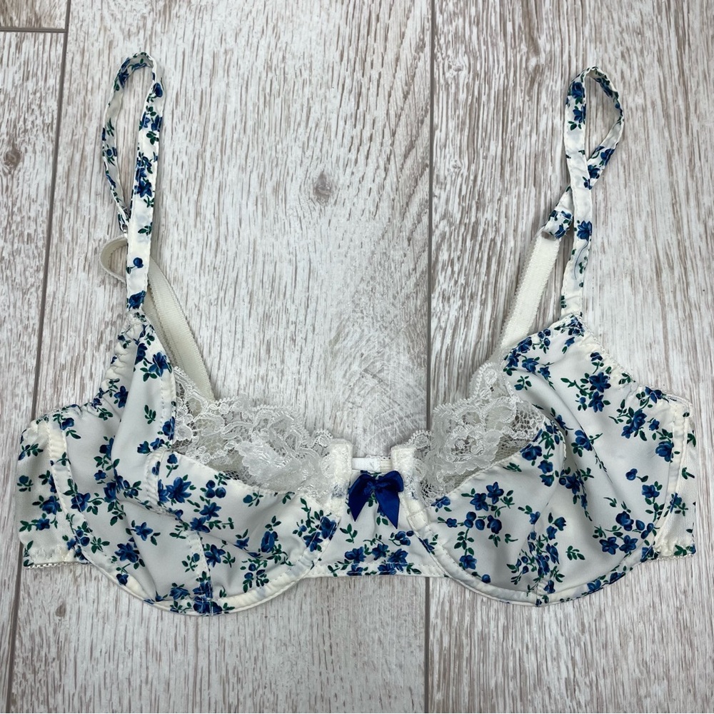 Floral 32b blue and white bra